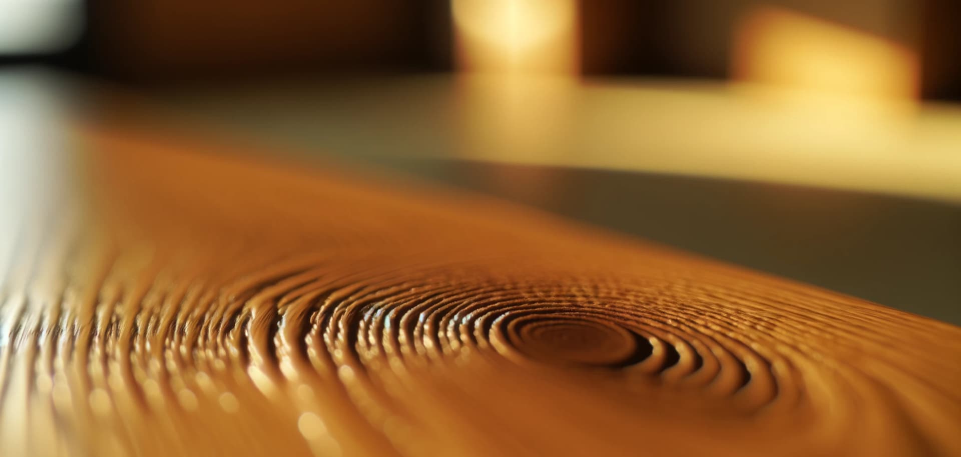 Как удалить лак с дерева перед нанесением масла