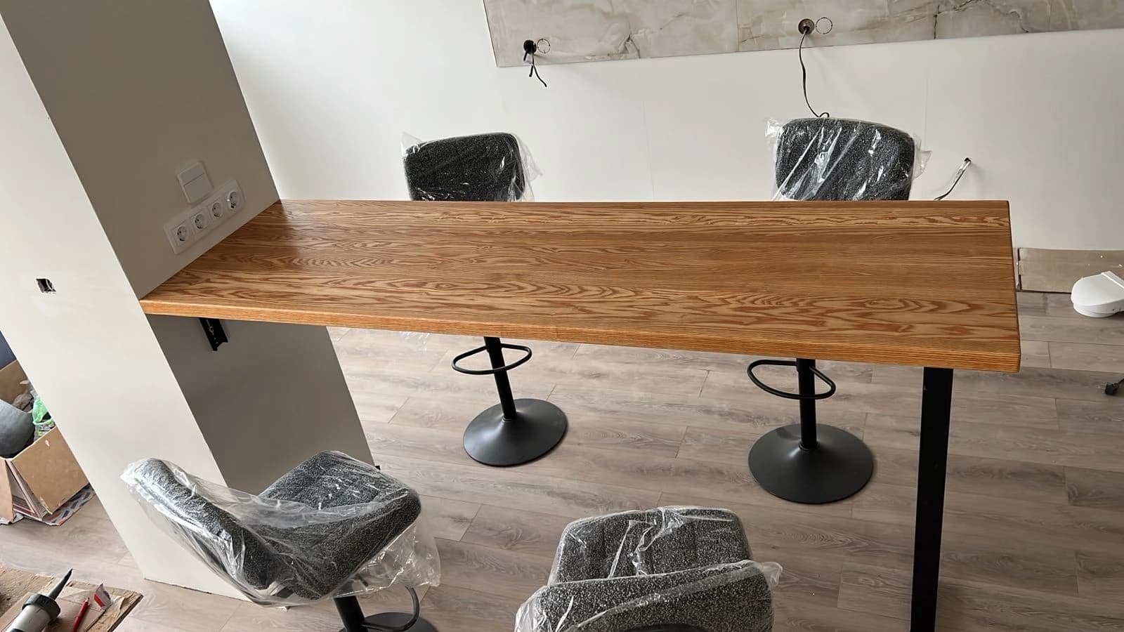 Обработка кухонных изделий пищевым маслом для дерева