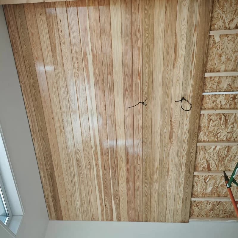 Потолок из лиственницы