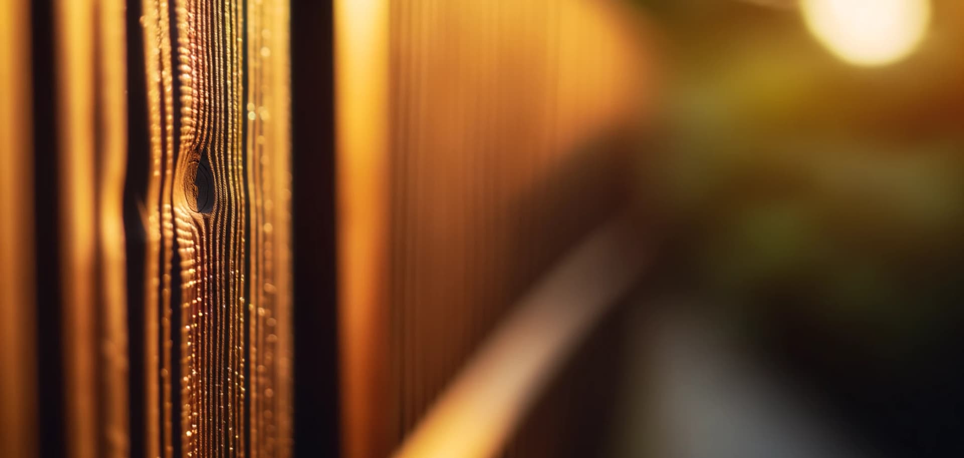 Масло для деревянного забора: защита на годы