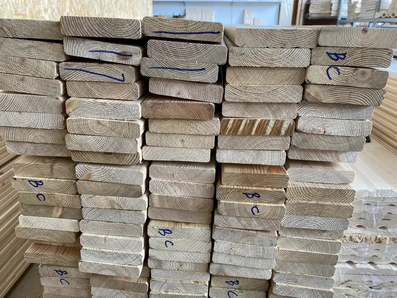Планкен в упаковке на складе магазина