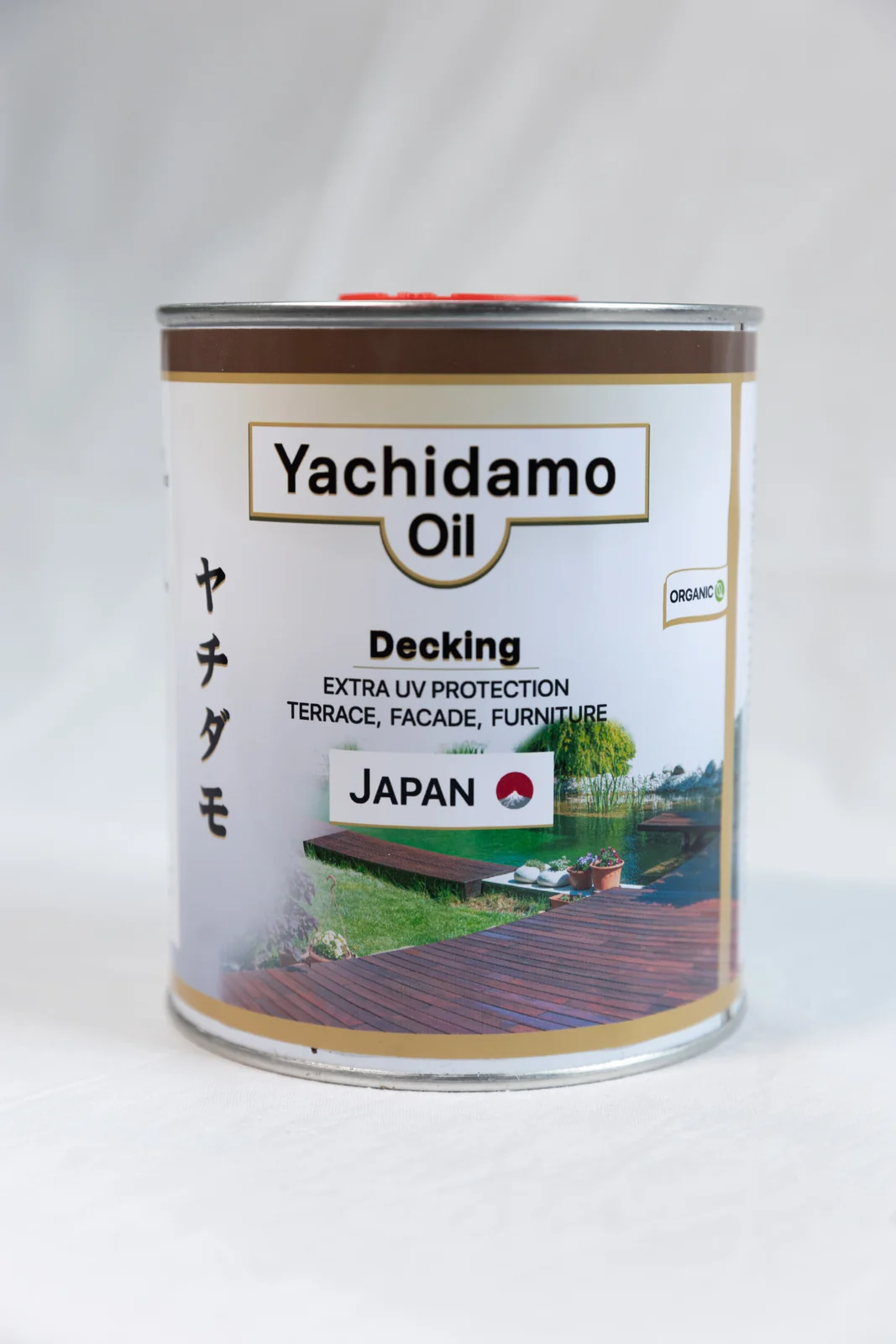 Банка Yachidamo Oil Decking крупным планом: на этикетке террасный настил и назначение — терраса, фасад, мебель