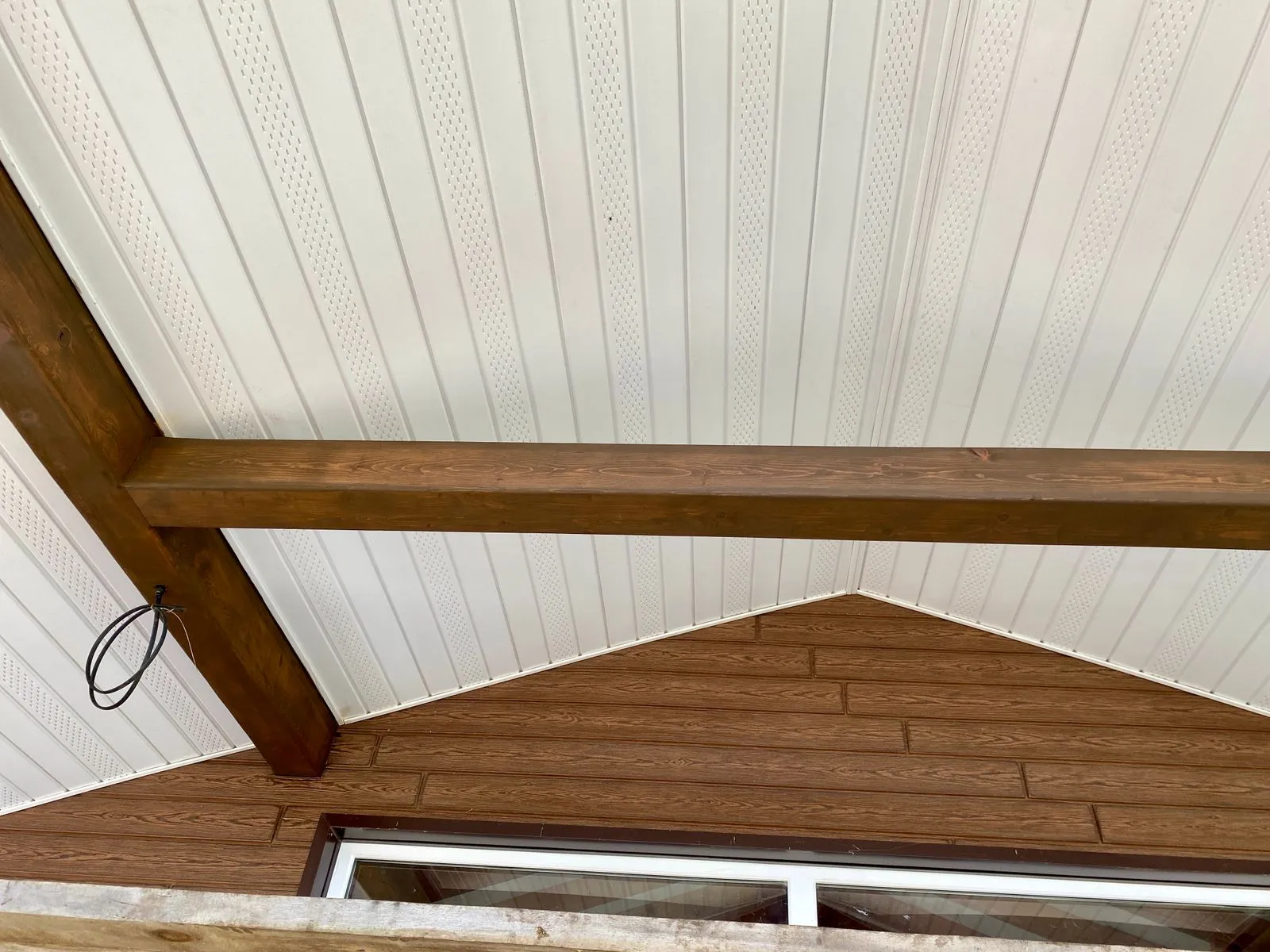 Балки из клееного бруса под маслом Yachidamo Decking, цвет Дуб 74 — общий вид